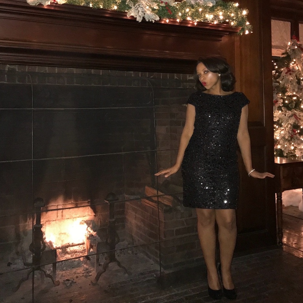 Adrianna Papell Elegant Black Dress